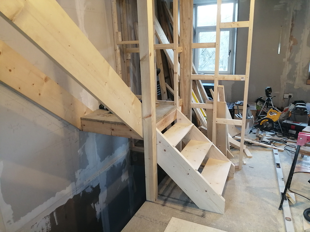 Building a dual 90-degree staircase